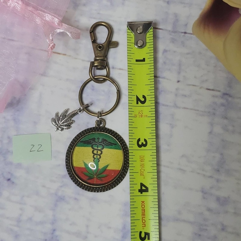 Handmade Leaf Keychain - Picture 2 of 4